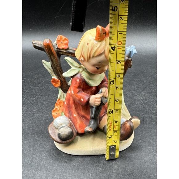 Vintage Erich Stauffer Figurine Girl Knitting Bluebird 7961 Crossed Arrows - Picture 7 of 9